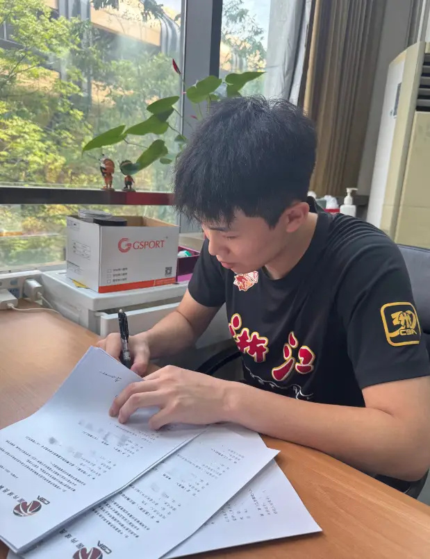 YLMlk, 的强度来的, 去美国打球 YLMlk, 的强度来的, 去美国打球